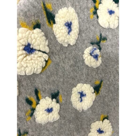 FADIVO NWT Gray 3D Floral Print One Size Open Front Poncho - Picture 5 of 11